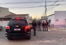 VÍDEO INÉDITO: megaoperação em Curitiba mira tráfico e homicídios no Parolin; com 2 helicópteros, o alvo foi neutralizado